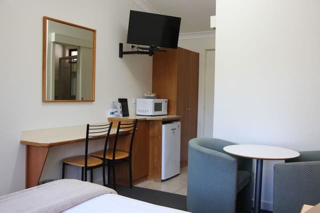 Standard Room, 1 Queen Bed (Upstairs)