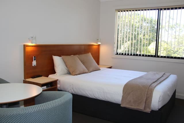Standard Room, 1 Queen Bed (Upstairs)