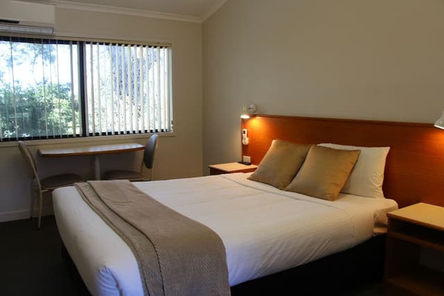 Standard Room, 1 Queen Bed (Upstairs)