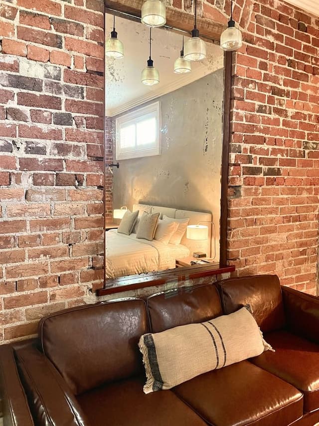 Executive Room, Fireplace