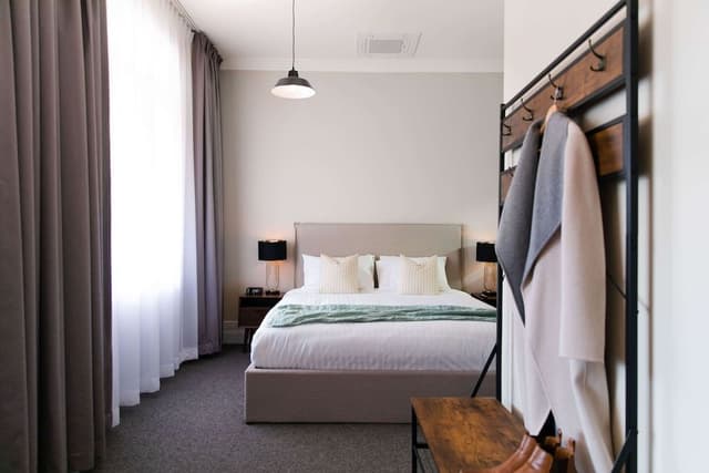Studio, 1 King Bed, Balcony