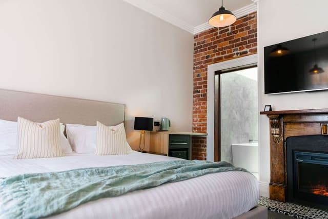 Studio, 1 King Bed, Balcony