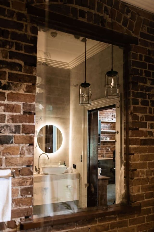 Executive Room, Fireplace