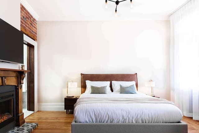 Deluxe Studio, 1 King Bed, Balcony