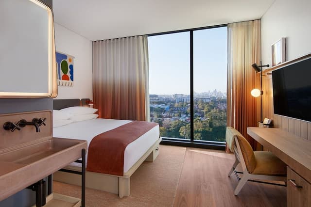 Moxy Queen City View, 1 Queen, High floor