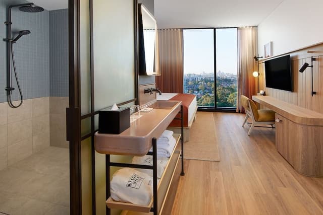 Moxy King Sleeper, 1 King, High Floor