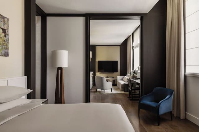 Deluxe Suite, 1 King Bed, Accessible