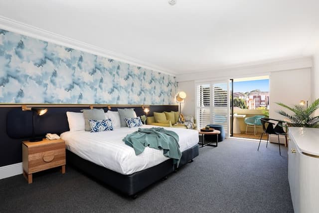 Boutique District View (King Bed)