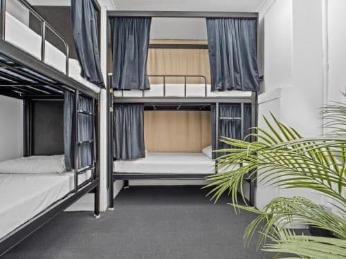 Mixed Pod Room 8 people bedroom