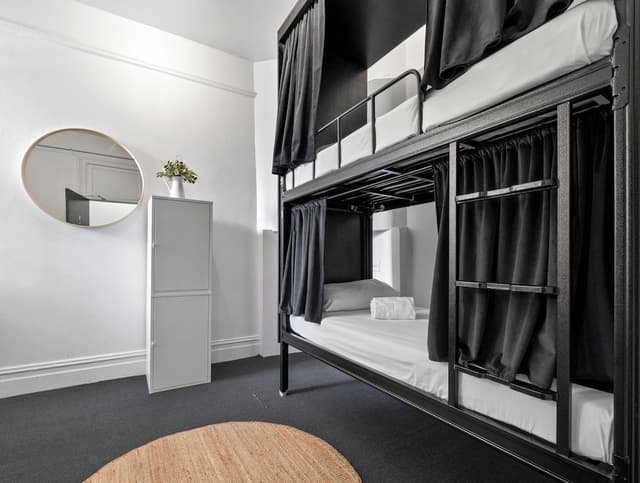 MIXED POD TWIN ROOM