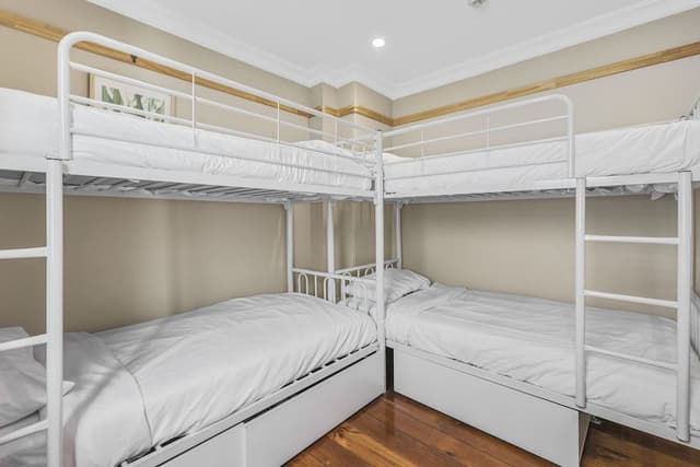 Female Only 4 Beds Share Room-Ensuite Bathroom