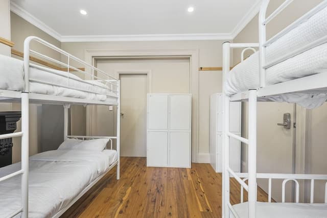 Female Only 6 Beds Share Room-Ensuite Bathroom
