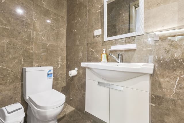 Female Only 6 Beds Share Room-Ensuite Bathroom