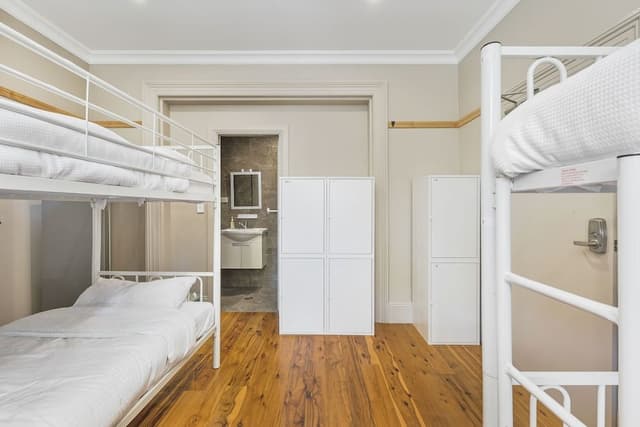 Female Only 6 Beds Share Room-Ensuite Bathroom