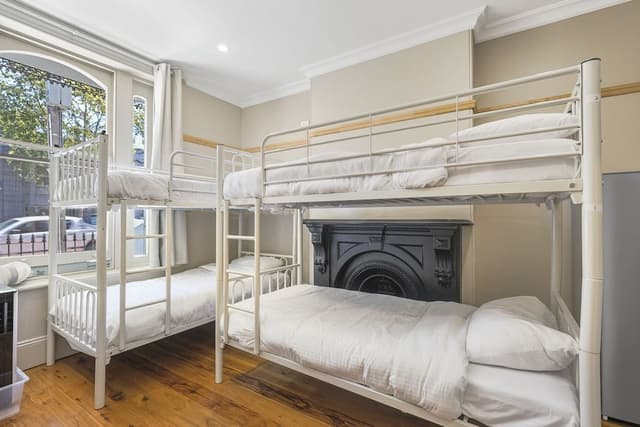 Female Only 6 Beds Share Room-Ensuite Bathroom