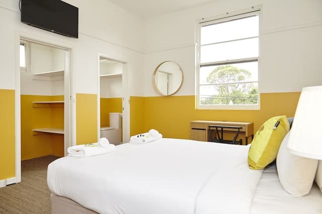 Superior Queen Room (Private Toilet)