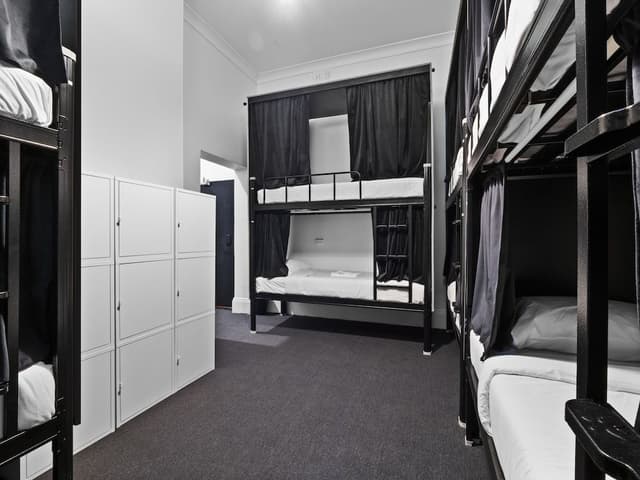 Mixed POD Shared Bathroom - 6 people Bedroom
