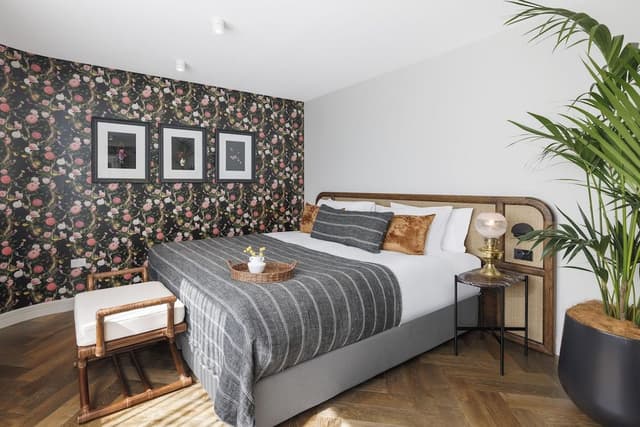 The Lizzy Suite with King Bed