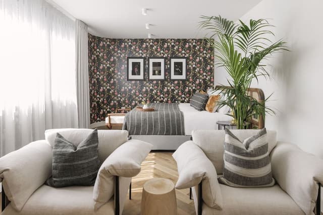 The Lizzy Suite with King Bed