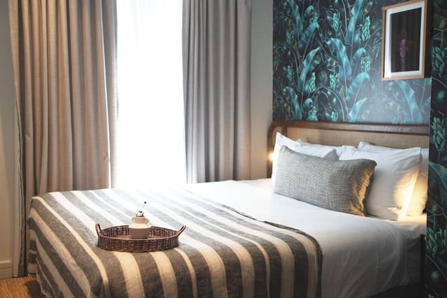 The Surry - Accessible Room