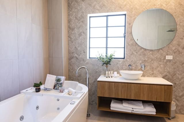 King Spa Room