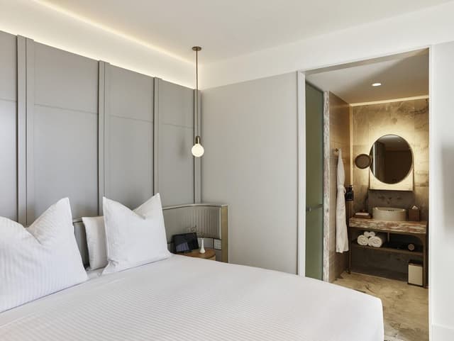 Classic Room, 1 King Bed