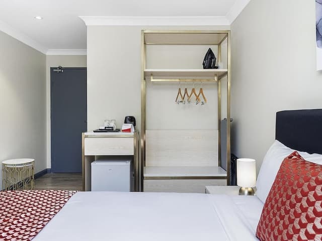 Standard Room, 1 Queen Bed
