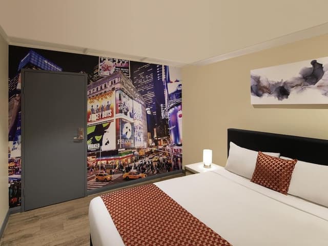 Standard Room, 1 Queen Bed