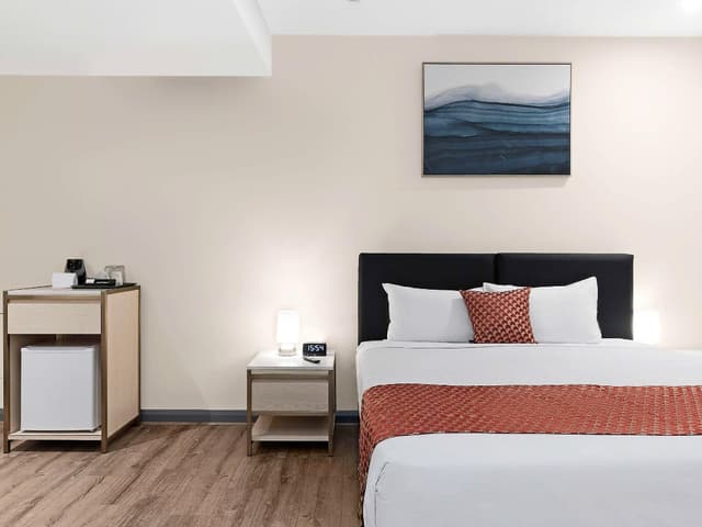Family Deluxe Room with King & Queen Bed, Park View