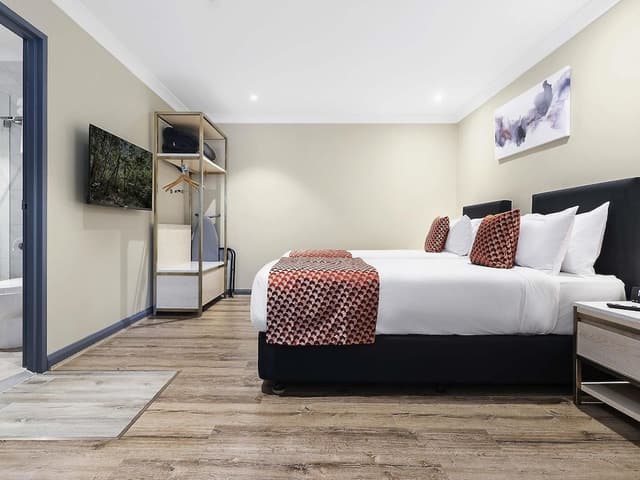 Family Deluxe Room with King & Queen Bed, Park View