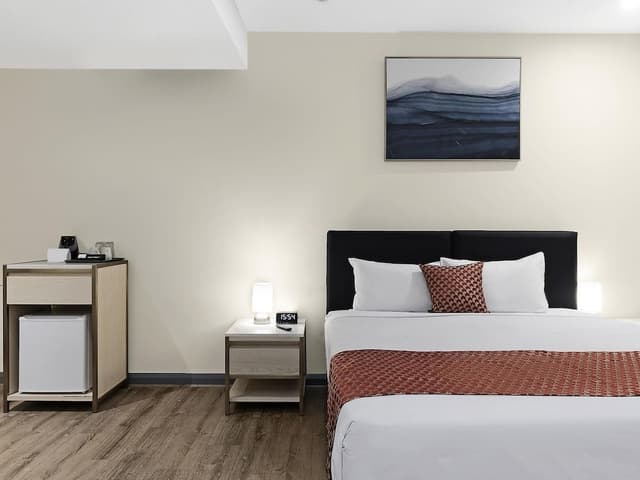 Standard Room, 1 Queen Bed