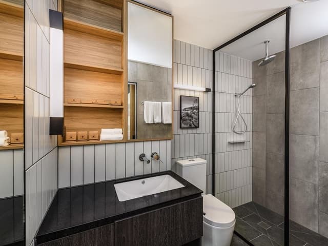 Superior Room, 1 King Bed, City View