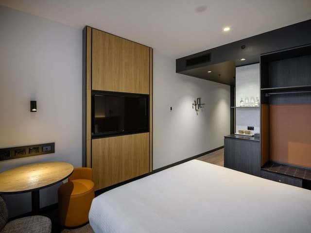 Classic Room, 1 King Bed (Interior Room)