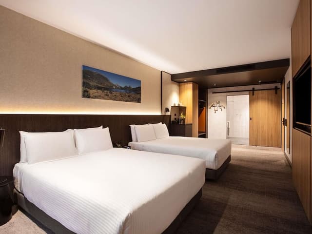 Room, 2 Queen Beds (Interior Room, Accessible)