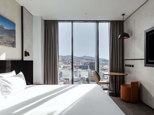 Superior Room, 1 King Bed, City View