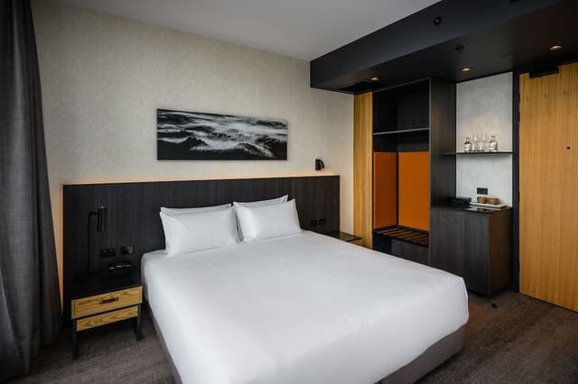 Classic Room, 1 King Bed (Interior Room)