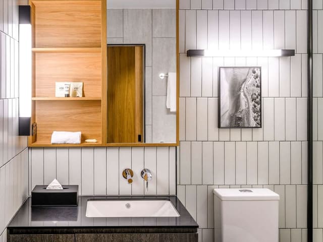 Superior Room, 1 King Bed, City View
