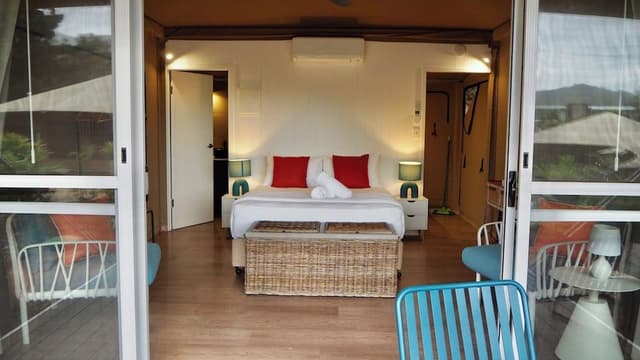 Deluxe Suite, 1 Queen Bed (Tent 1)
