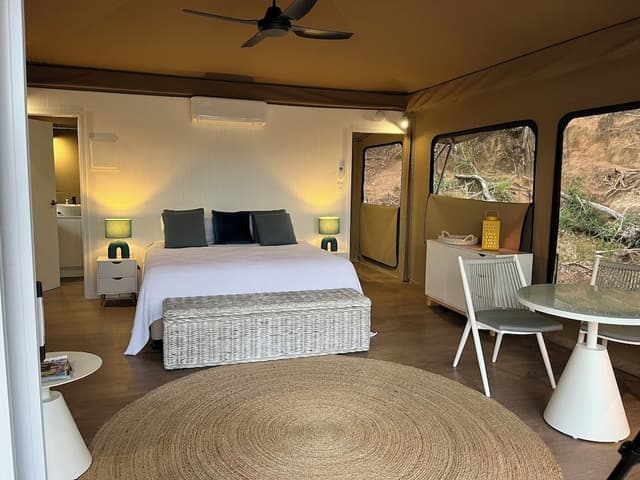 Deluxe Suite (Tent 2)