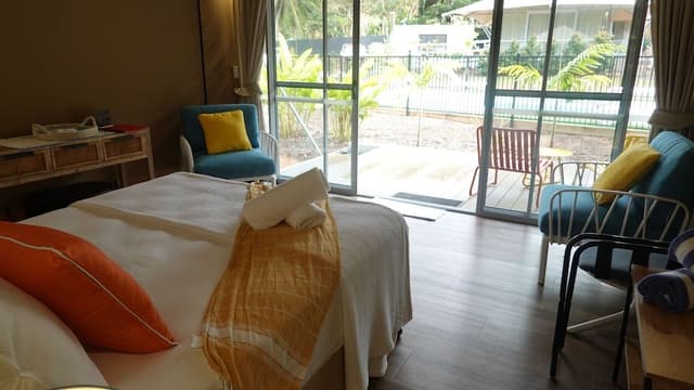 Deluxe Suite, 1 Queen Bed (Tent 10)