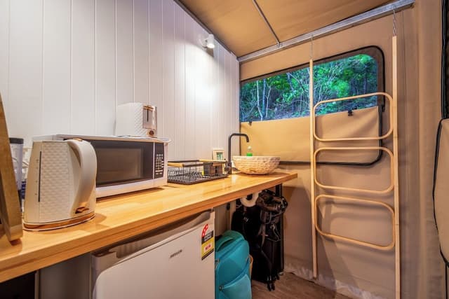 Deluxe Suite, 1 Queen Bed (Tent 1)