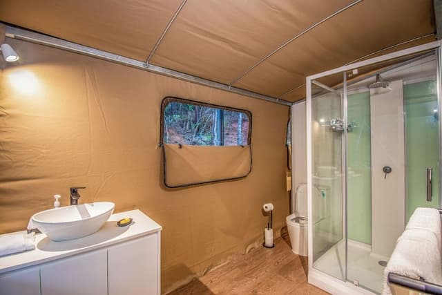 Deluxe Suite (Tent 2)