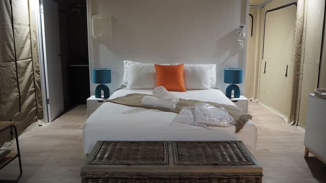 Deluxe Suite, 1 Queen Bed (Tent 1)