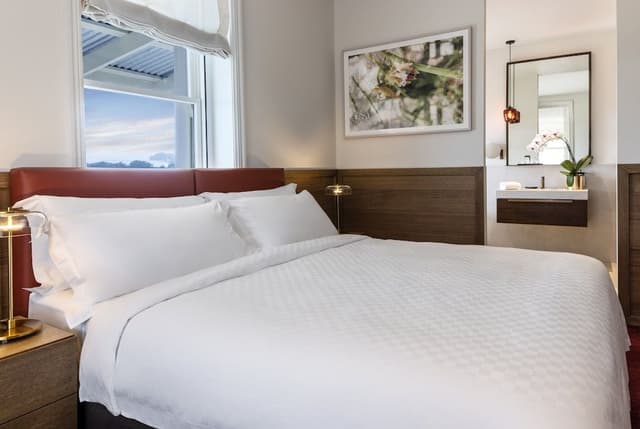 Premium Room, 1 King Bed (Heritage Wing)