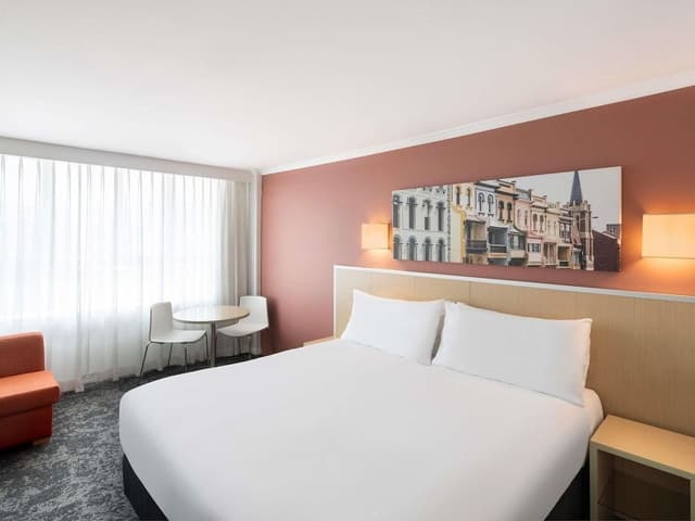 Standard Accessible King Room