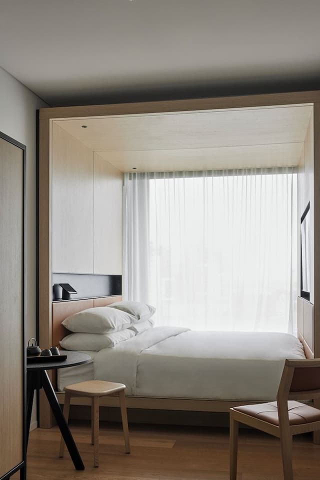 Standard Room, 1 King Bed