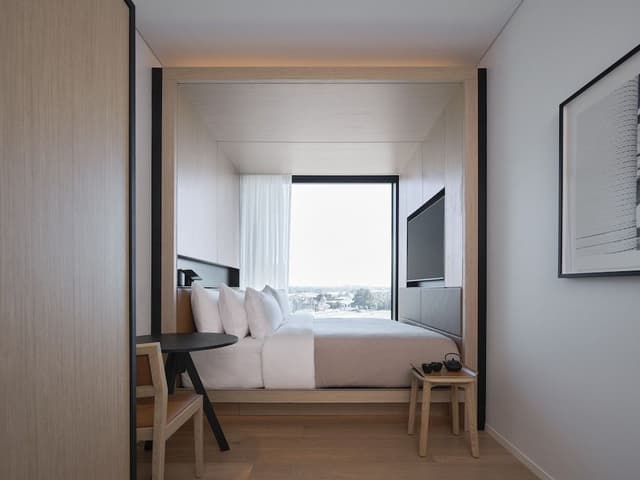 Standard Room, 1 King Bed