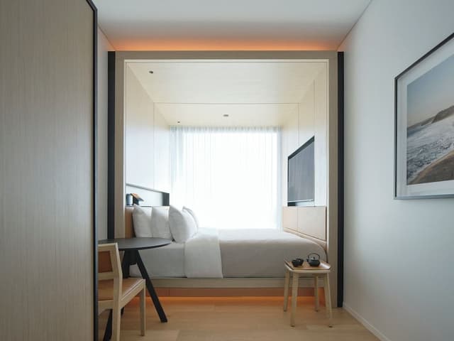 Standard Room, 1 King Bed