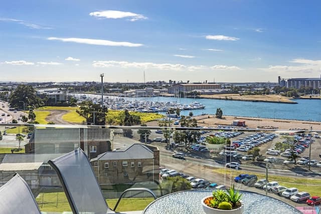 Three Bedroom Penthouse with Harbour View