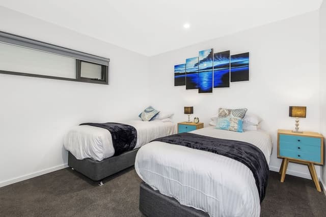 Three Bedroom Penthouse with Harbour View